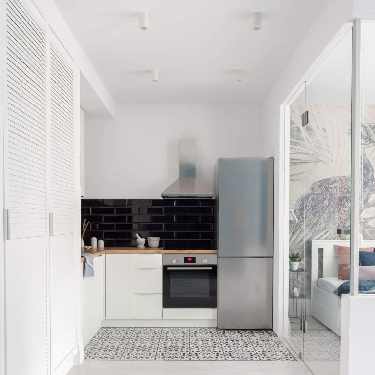 United Kitchens and Bedrooms - Fitted Modern Kitchen
